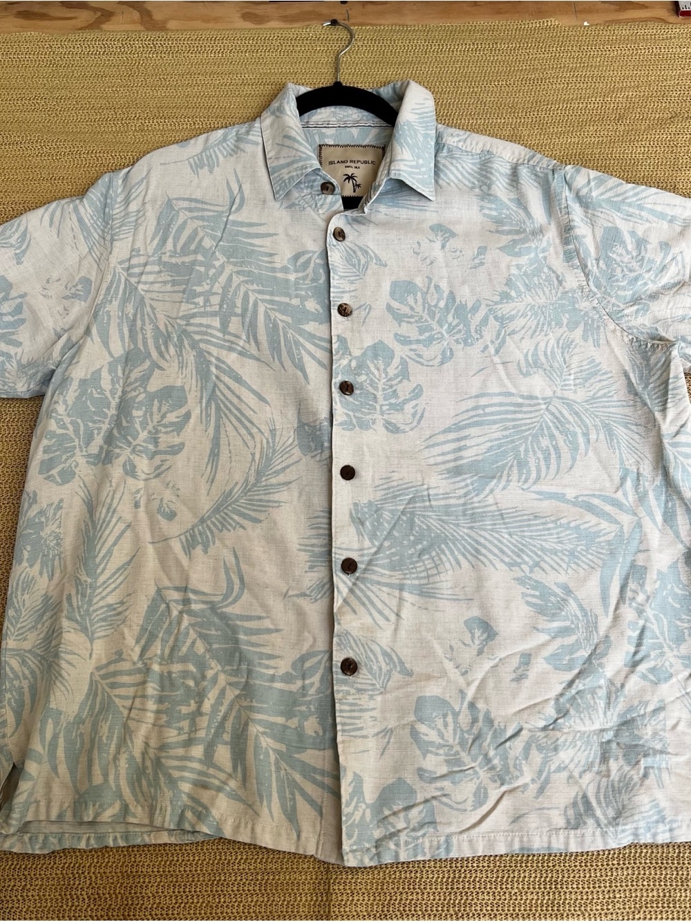 Island Republic 100% Solk Light Blue and White Tropical Print Button-Down Shirt